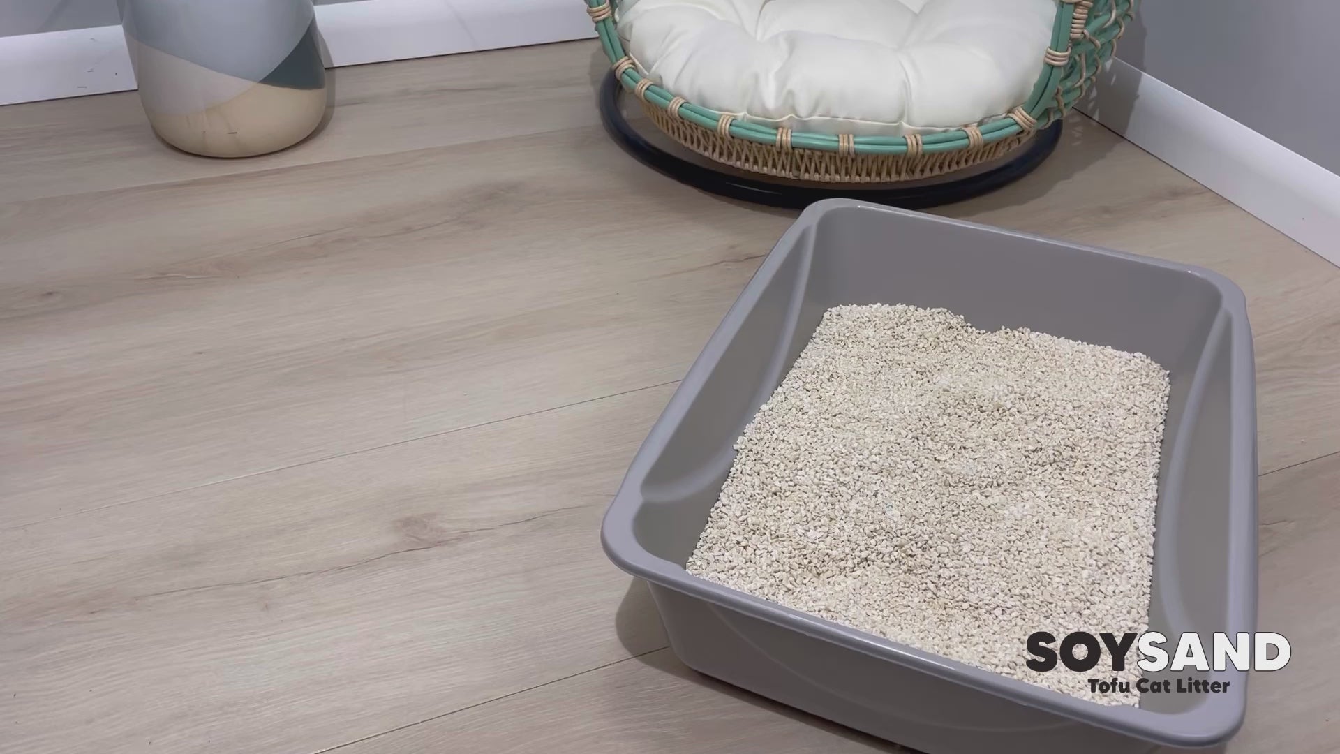 easy scooping and tight clumping tofu cat litter
